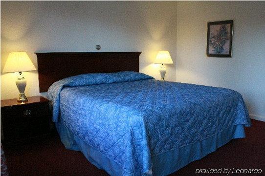 Berkshire Inn Pittsfield Room photo